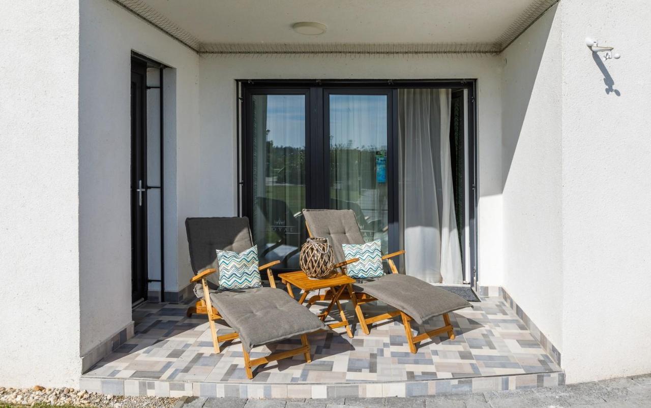 Royal Cafe Apartman كيستاي المظهر الخارجي الصورة