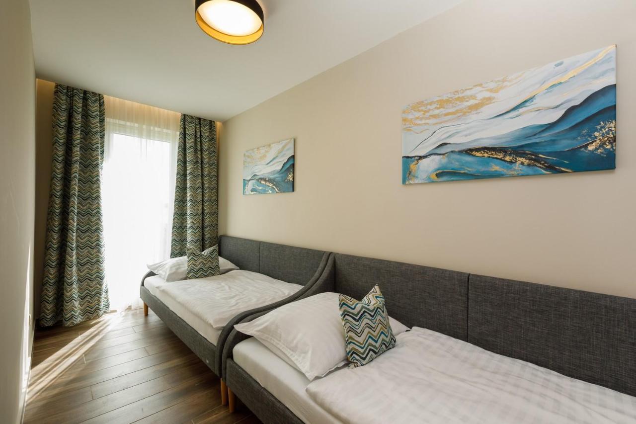 Royal Cafe Apartman كيستاي المظهر الخارجي الصورة