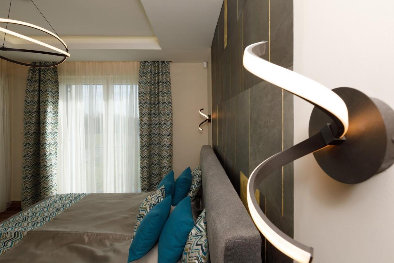 Royal Cafe Apartman كيستاي المظهر الخارجي الصورة